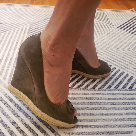 New Gucci Sweden Wedges - Picture 2 of 6